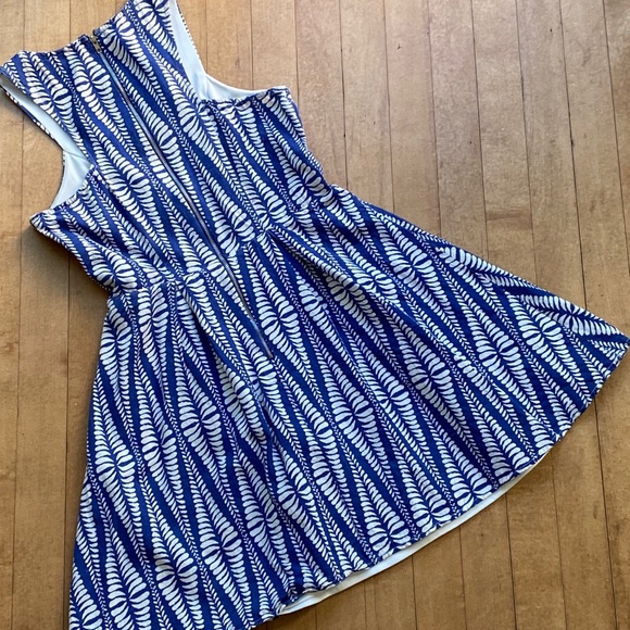 High-neck Patterned Dress - Picture 2 of 4